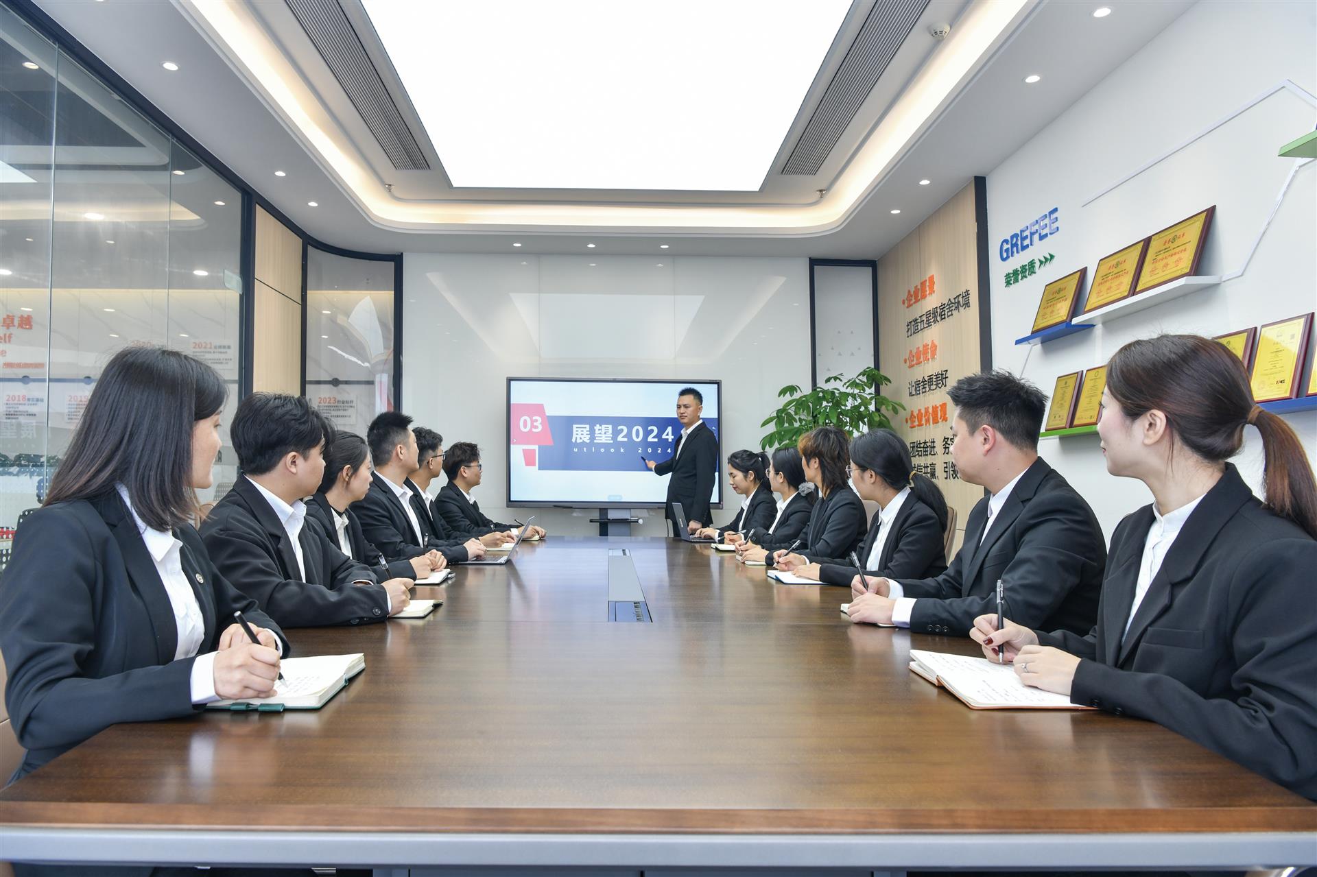 企业创始人：张小毅